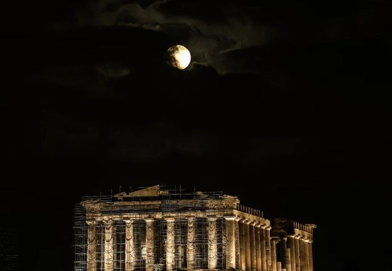 Το "Ψυχρό φεγγάρι" φώτισε την Αθήνα - Η τελευταία Πανσέληνος του 2023 - Γιατί λέγεται έτσι (εικόνες) 5 psyxro feggari panselinos