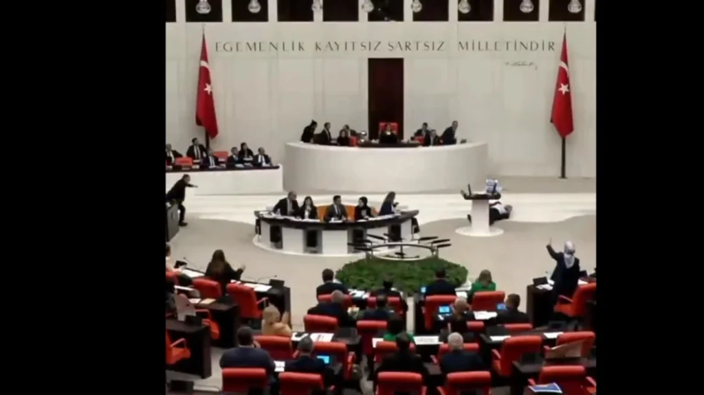 tourkia vouleutis katerreuse anakopi kardias