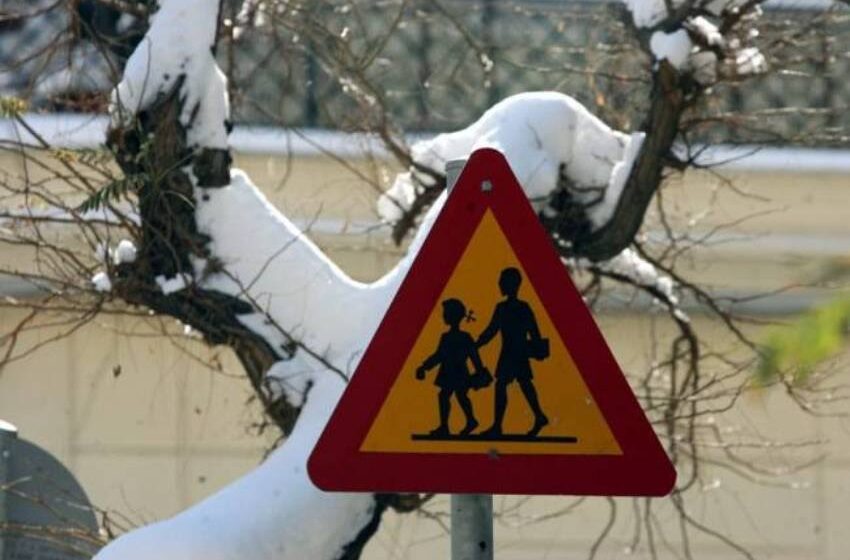  Πυκνό χιόνι στη Φλώρινα: Τα σχολεία θα ανοίξουν μια ώρα αργότερα