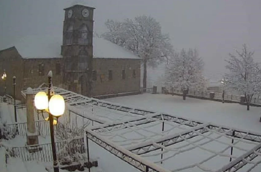  Πυκνή χιονόπτωση σε Καστοριά, Μέτσοβο, Φλώρινα, Γρεβενά (vid)