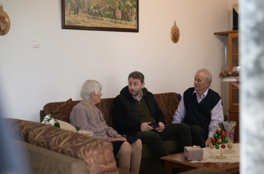  Διδυμότειχο: Ο Ανδρουλάκης στο ηλικιωμένο ζευγάρι για τη δωρεά στο νοσοκομείο – “Μας συγκινήσατε όλους”