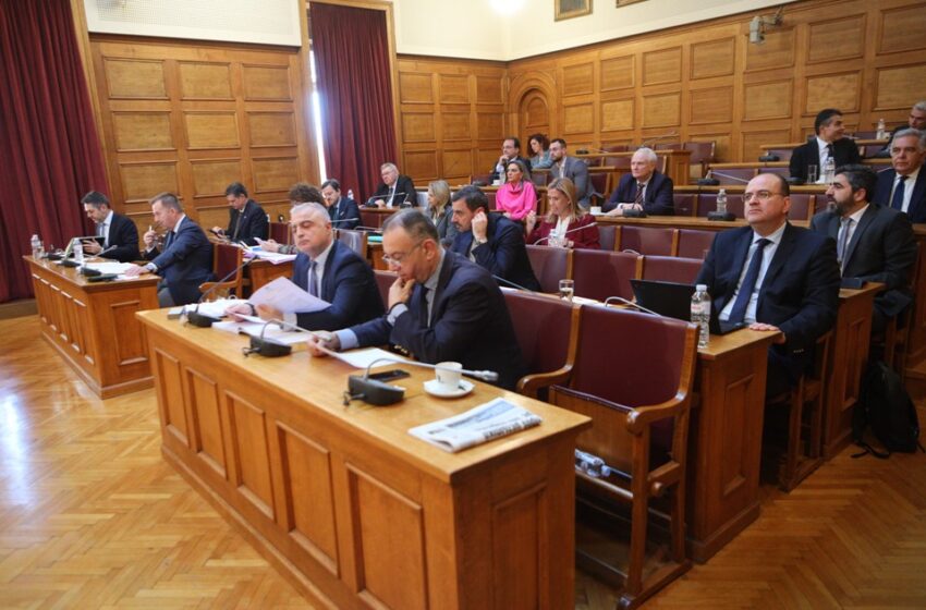  Τέμπη: Επτά υπουργούς της ΝΔ καλεί ως μάρτυρες στην εξεταστική ο ΣΥΡΙΖΑ