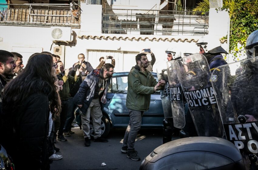  Άνω Πετράλωνα: Πήγαν τα ΜΑΤ για να πετάξουν την οικογένεια στο δρόμο – Συλλαλητήριο το απόγευμα