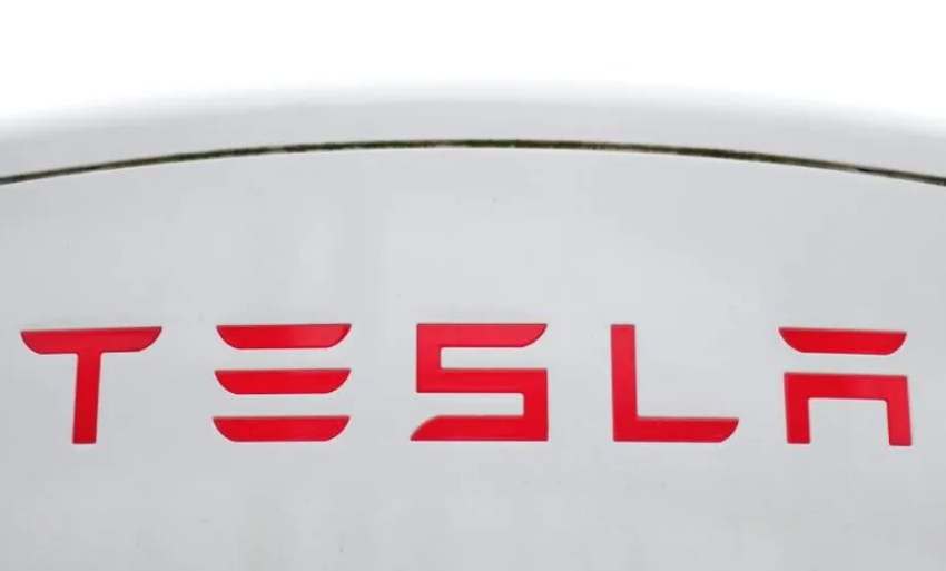  Η Tesla ανακαλεί εκατομμύρια οχήματα με ελαττωματικό αυτόματο πιλότο
