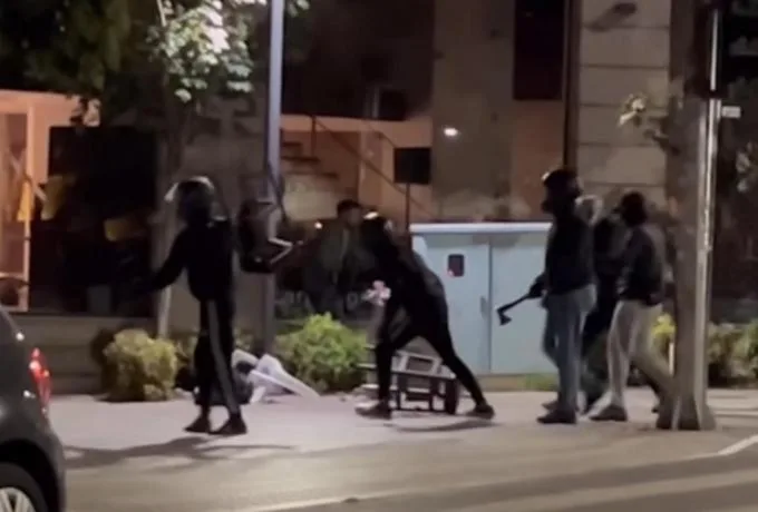  Θεσσαλονίκη: Ταυτοποιήθηκαν τέσσερις οπαδοί του Άρη για επίθεση με τσεκούρι σε οπαδό του ΠΑΟΚ