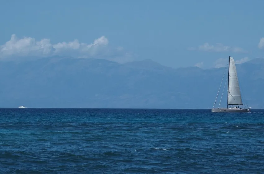  Προσάραξη ιστιοφόρου με δύο επιβαίνοντες σε ακτή της Πρέβεζας