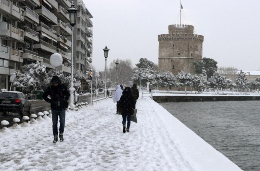  Κακοκαιρία: Στα “λευκά” το κέντρο της Θεσσαλονίκης – Χιόνια και σε Αρναία, Ωραιόκαστρο