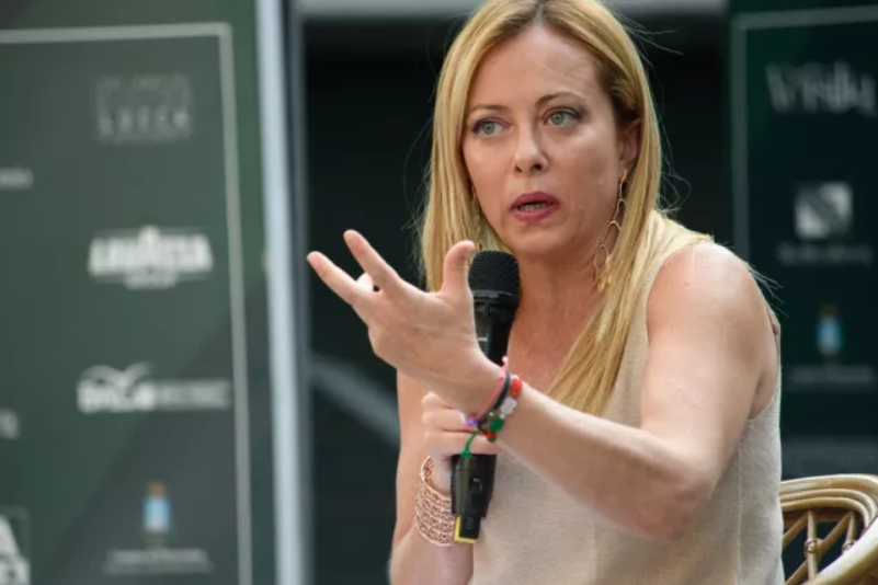  Παρ’ ολίγον τραγωδία στην Ιταλία: Βουλευτής της Μελόνι πυροβόλησε στο πόδι συγγενή αστυνομικού