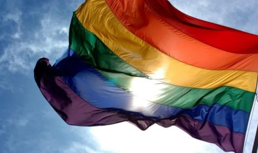  Σε δημόσια διαβούλευση το νομοσχέδιο για τον γάμο ομοφύλων – Δείτε τι προβλέπει