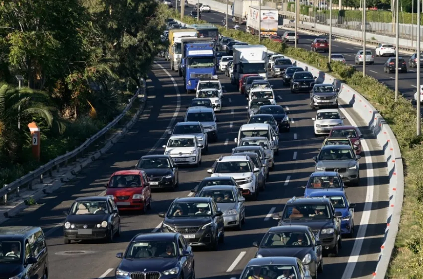  Χάος στους δρόμους: Καθυστερήσεις 30 λεπτών στην Αττική Οδό