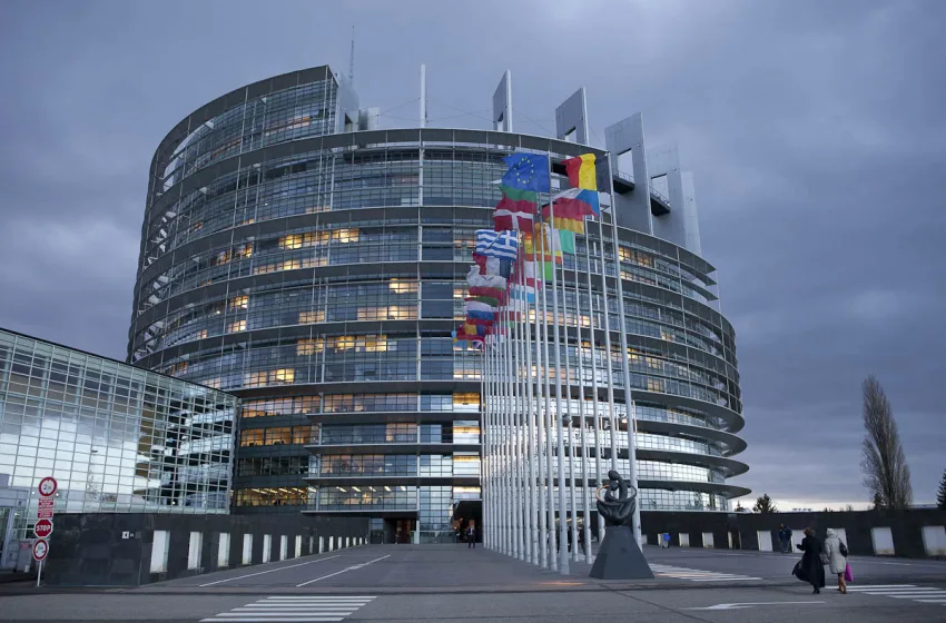  Ψήφισμα Ευρωπαϊκού Κοινοβουλίου: Η ΕΕ δεν πρέπει να ενδώσει στον εκβιασμό του Βίκτορ Όρμπαν