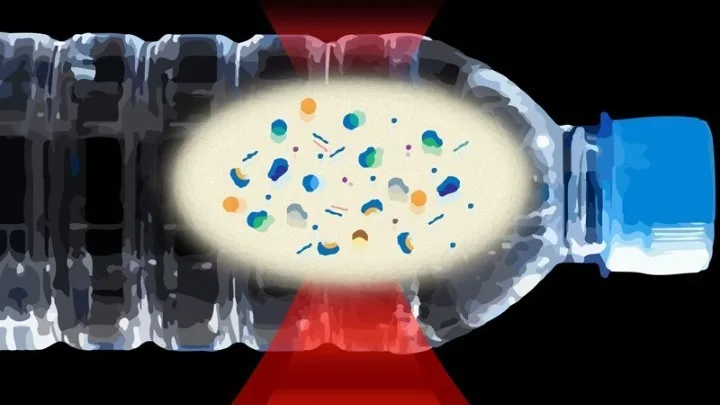  Το εμφιαλωμένο νερό μπορεί να περιέχει χιλιάδες μικροσκοπικά κομμάτια πλαστικού