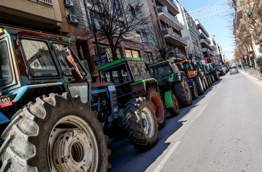  Αγρότες: Αυξάνονται τα μπλόκα μετά το μαζικό συλλαλητήριο στη Λάρισα- Δύο άμεσα μέτρα