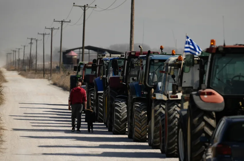  Κυβερνητικές διευκρινίσεις μετά την αναταραχή με Βορίδη:Δευτέρα απόγευμα ή Τρίτη πρωί η συνάντηση Μητσοτάκη αγροτών