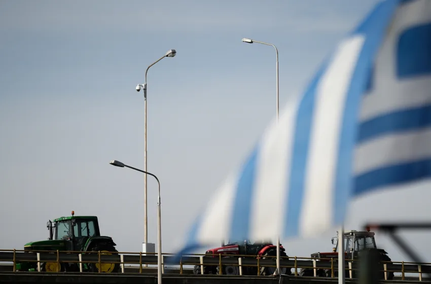  Τρακτέρ στο Σύνταγμα: Διορία μιας μέρας για απαντήσεις στο υπόμνημα-Τα σημερινά μπλόκα σε δρόμους, τελωνεία