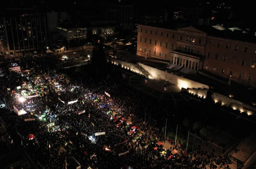  “Ποτάμι” κόσμου στο Σύνταγμα για το αγροτικό συλλαλητήριο – Πάνω από 10.000 αγρότες (εικόνες, vid)