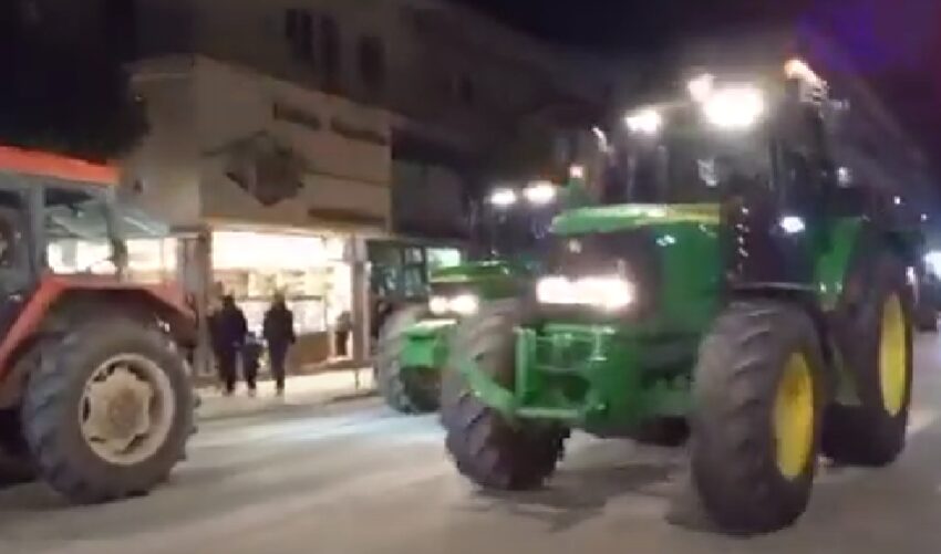  Αγρότες: Με τα τρακτέρ μέσα στα Τρίκαλα – Απέκλεισαν την εθνική Θεσσαλονίκης– Πολυγύρου