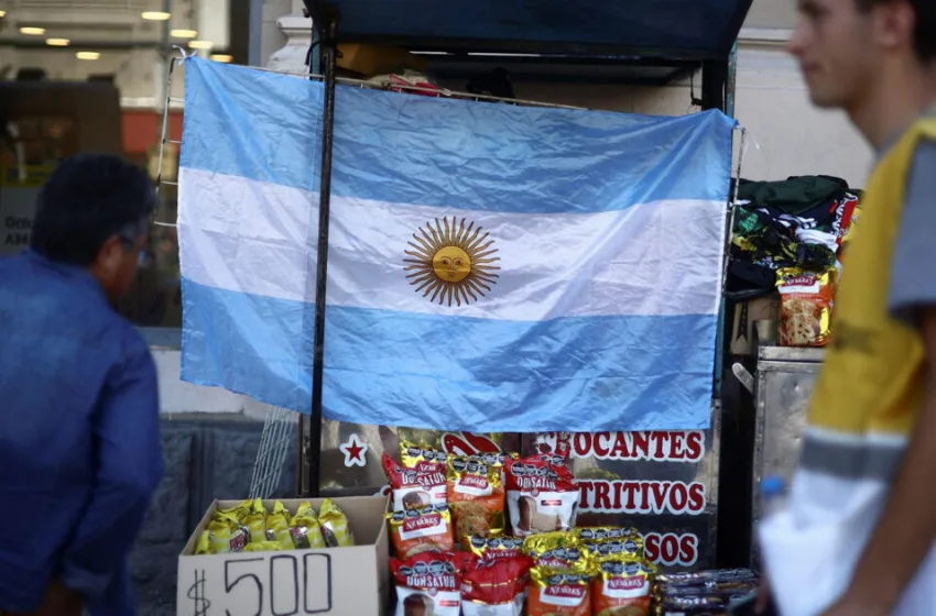  Bloomberg: Η Αργεντινή διαπραγματεύεται ξανά με το ΔΝΤ -Την πιέζουν για γρηγορότερη υποτίμηση νομίσματος