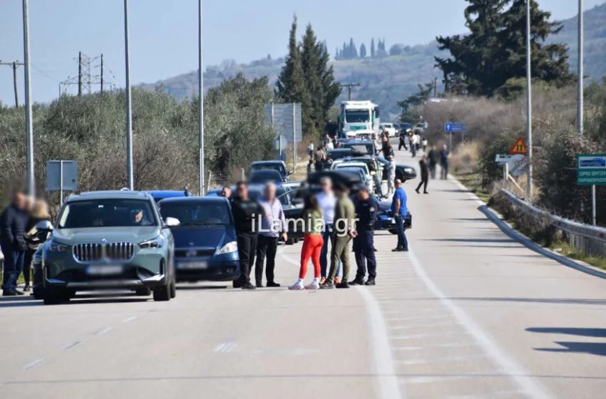  Μπλόκα αγροτών: Άνοιξε η Αθηνών-Λαμίας -Σχηματίστηκαν ουρές 15 χλμ (vid)