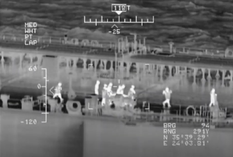  Ελικόπτερο του Πολεμικού Ναυτικού παρέλαβε ασθενή από πλοίο -Διεκομίσθη στα Χανιά (vid)