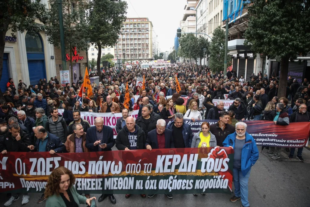 Μεγάλες συγκεντρώσεις: Οι εργατικές διεκδικήσεις έγιναν "ένα" με το αίτημα για Δικαιοσύνη στα Τέμπη 5 m m037541709115740