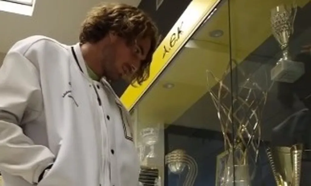 stefanos tsitsipas aek