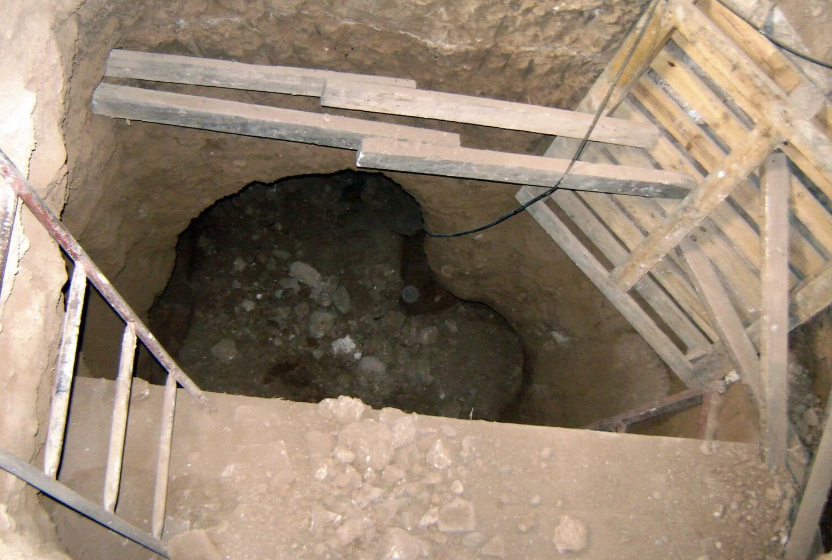 Κορινθία: Εικόνα από το λαγούμι της οικογένειας που ζούσε στην εποχή των σπηλαίων