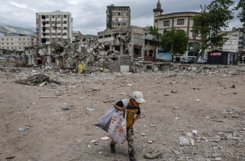  Τουρκία: Ένα χρόνο μετά τον σεισμό, πασχίζουν να ξαναχτίσουν τη ζωή τους