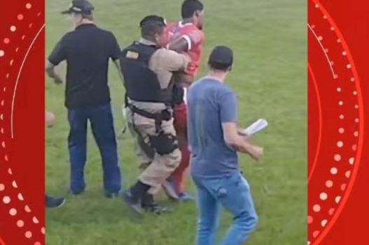  Απίστευτο: Ποδοσφαιριστής-έμπορος ναρκωτικών συνελήφθη την ώρα του αγώνα (vid)