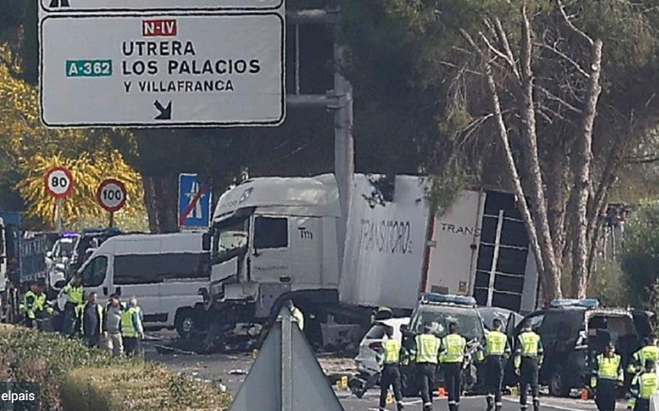  Συναγερμός στη Σεβίλλη- Έξι νεκροί όταν φορτηγό έπεσε πολιτοφύλακες