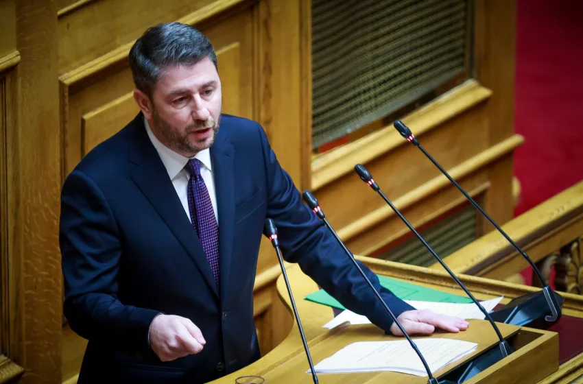  Ανδρουλάκης για ξύλο στη Βουλή: Καθήκον όλων των δημοκρατικών δυνάμεων να προστατεύουμε τον Κοινοβουλευτισμό