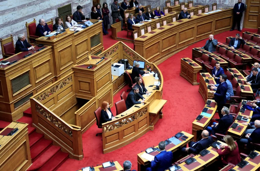  ΟΠΕΚΕΠΕ: Η αίθουσα 168 στη Βουλή και τα 28 cd που συνοδεύουν τις δύο δικογραφίες