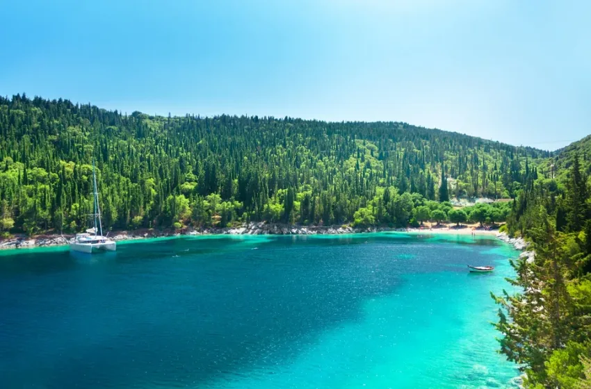  Οι 5 ελληνικές παραλίες που μπήκαν στις 10 καλύτερες με τα πιο γαλάζια νερά στον κόσμο