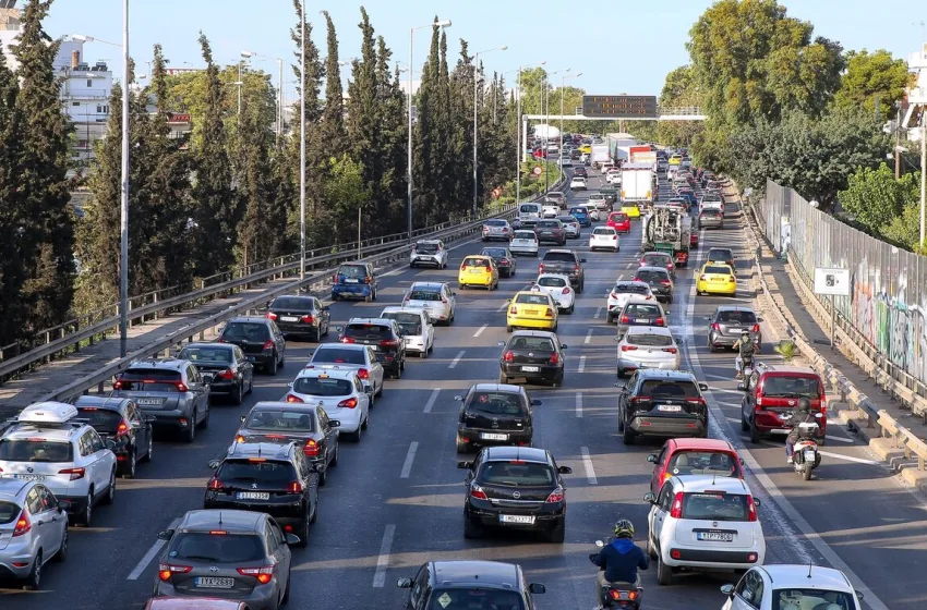  Έξοδος 25ης Μαρτίου:Έφυγαν από Αττική 82.027 οχήματα -Αυξημέρα μέτρα Τροχαίας