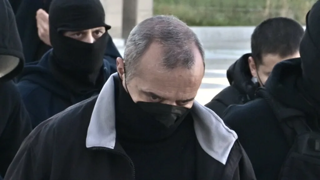 kolonos 12xroni ilias mixos athwwsei eisaggeleas antidraseis