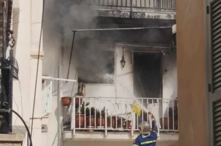  Σύρος: Φωτιά σε κτίριο στην Ερμούπολη -Κινδύνεψε ηλικιωμένη (vid)