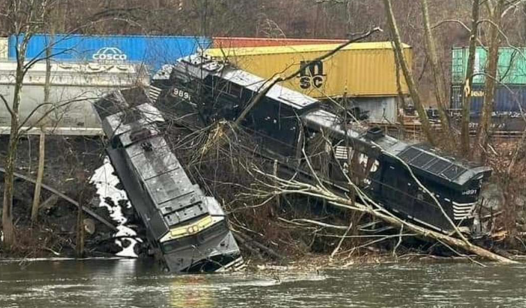 Εκτροχιάστηκε τρένο στην Πενσυλβάνια – Βαγόνια έπεσαν σε ποτάμι