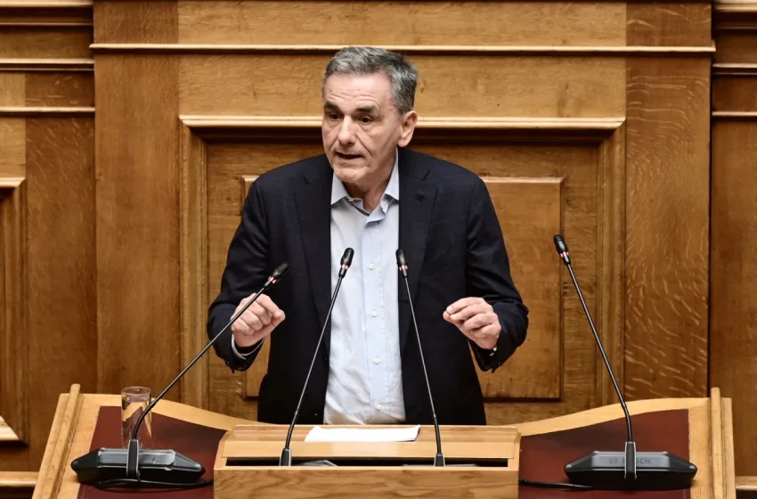  Τσακαλώτος: Η Καρυστιανού μου θυμίζει τη Τζούλια Ρόμπερτς στην Έριν Μπρόκοβιτς