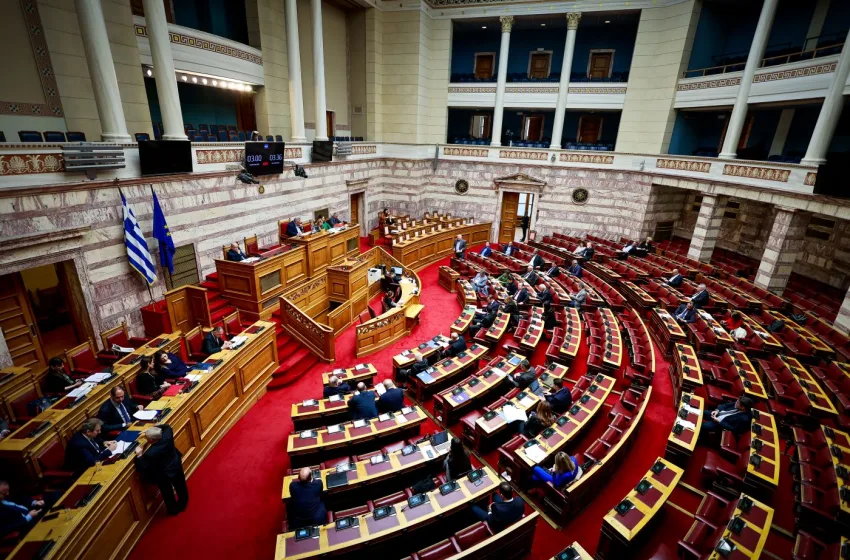  Βουλή: Πέρασε μόνο με τις ψήφους της ΝΔ το νομοσχέδιο για τη δημόσια υγεία και το ΕΣΥ