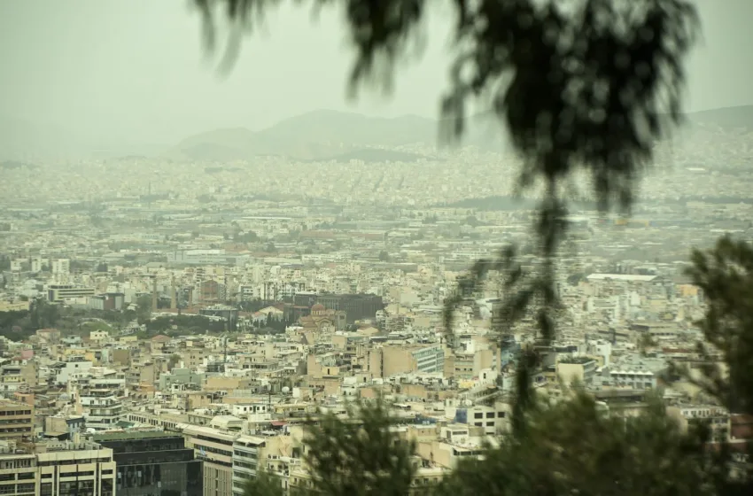  Οι άνεμοι διώχνουν προσωρινά την αφρικανική σκόνη από την Αθήνα-Πότε επιστρέφει, πού επιμένει, συστάσεις ειδικών