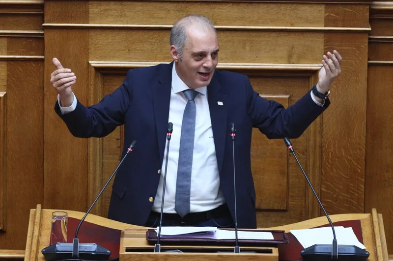  Βελόπουλος: “Έλειπαν από τη Βουλή 130 βουλευτές της ΝΔ στη συζήτηση για τα Τέμπη”