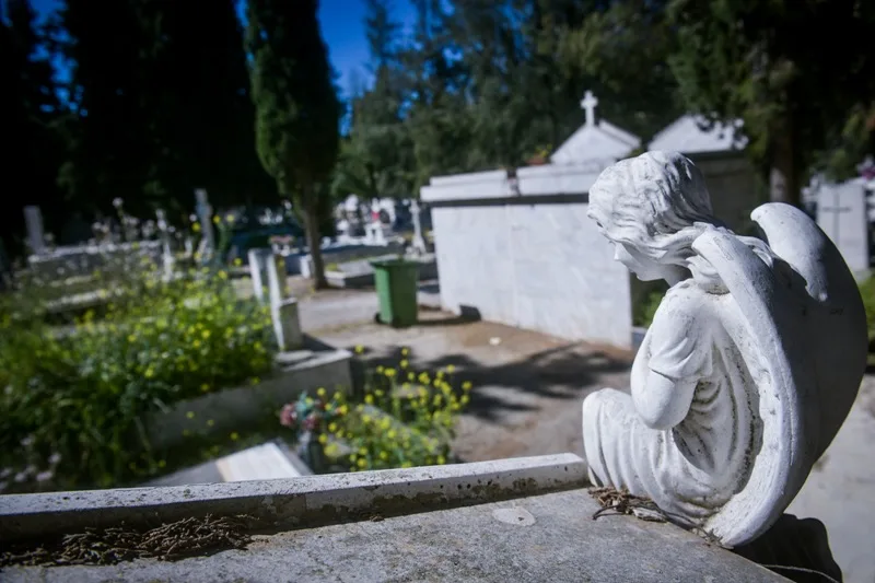  Σοκ με τους νεκρούς από κοροναϊό – Η μακάβρια εικόνα στα νεκροταφεία με τις εκταφές