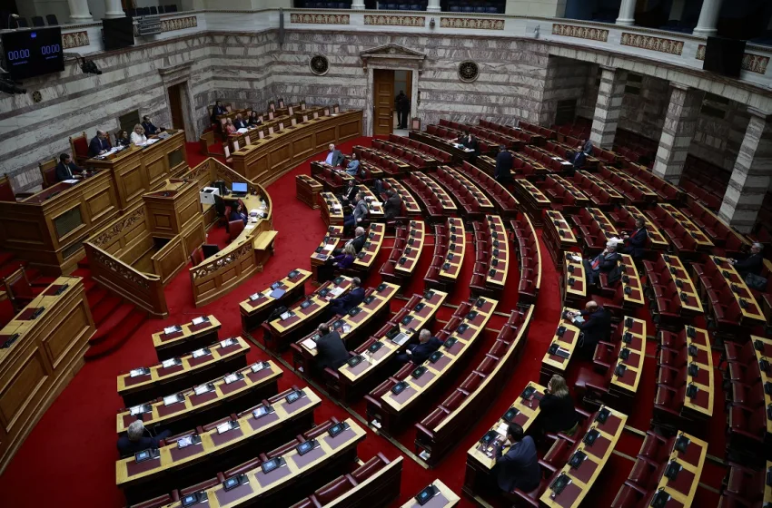  Βουλή/Τέμπη: Στην ολομέλεια το τελικό πόρισμα- Οι εξελίξεις που αλλάζουν τα δεδομένα
