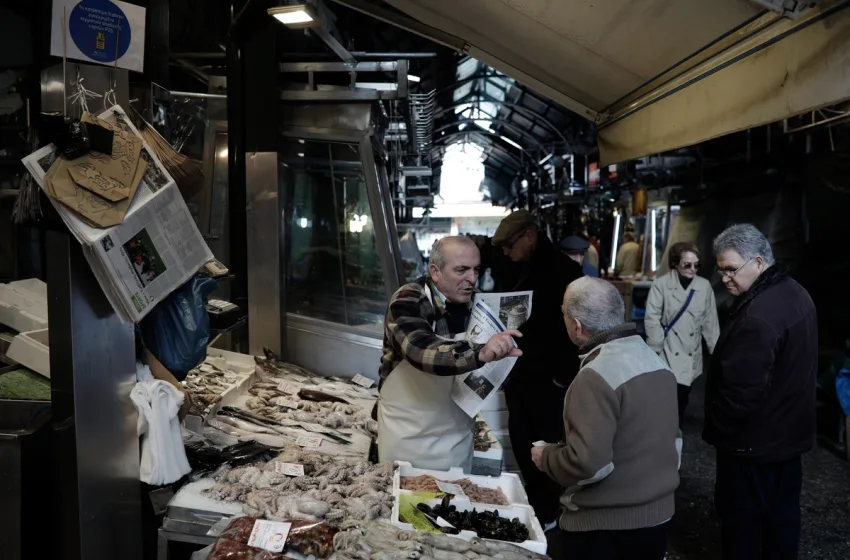  Σαρακοστιανό τραπέζι: Οι τιμές σε θαλασσινά και λαγάνα- Πόσο επηρεάζει η ακρίβεια σε βασικά τρόφιμα