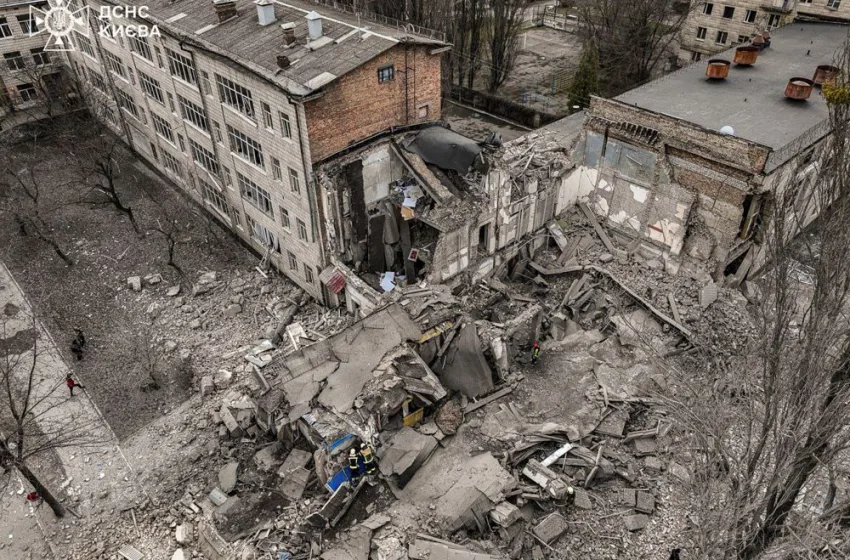  Κίεβο: Δέκα τραυματίες από θραύσματα ρωσικών πυραύλων – Χωρίς ρεύμα 300.000 άνθρωποι στην Οδησσό