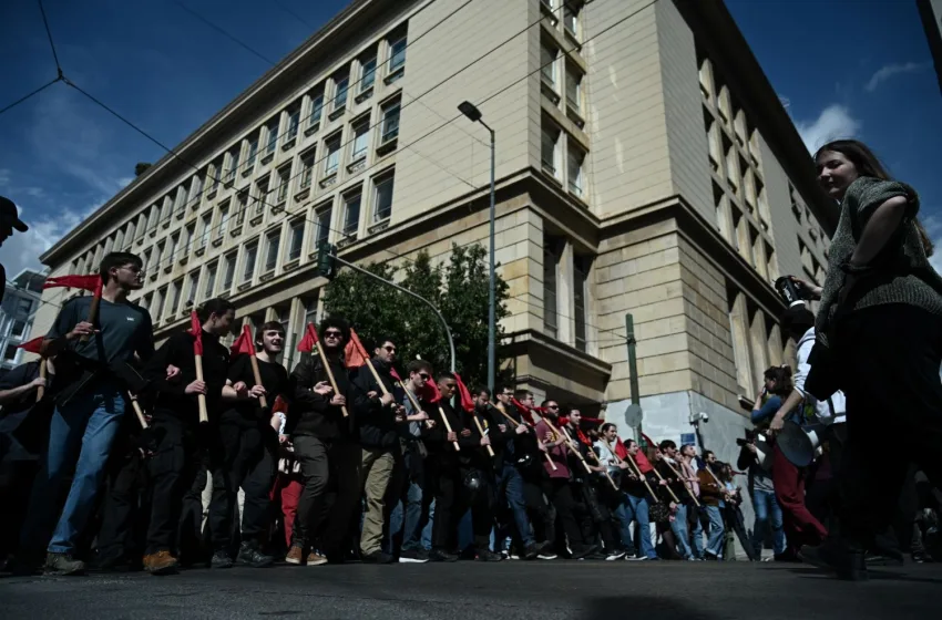  Κανονικά η κυκλοφορία των οχημάτων στο κέντρο της Αθήνας-Ολοκληρώθηκε το πανεκπαιδευτικό συλλαλητήριο