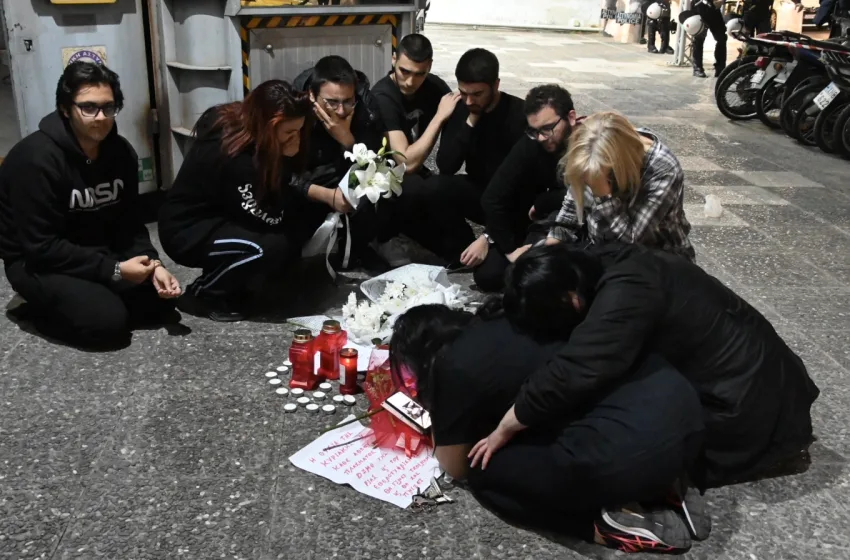  Άγιοι Ανάργυροι:Ραγίζουν καρδιές οι συγγενείς της 28χρονης στο σημείο της γυναικοκτονίας (εικόνες)