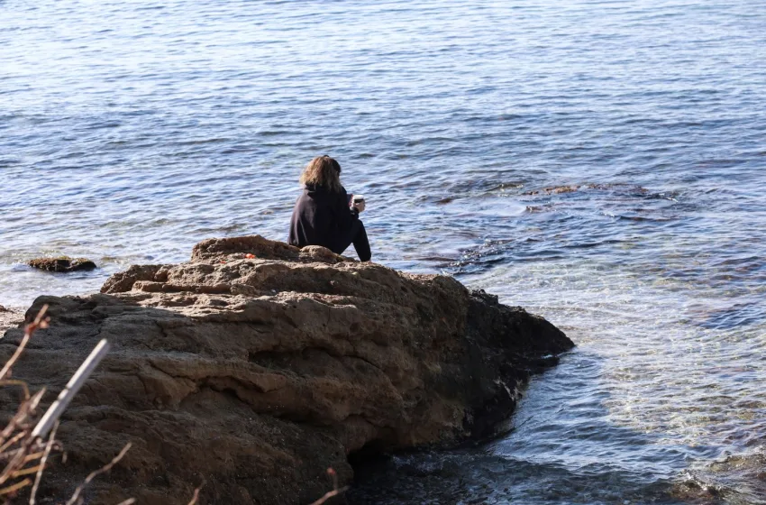  Συναγερμός στον Φλοίσβο – Γυναίκα έπεσε στη θάλασσα