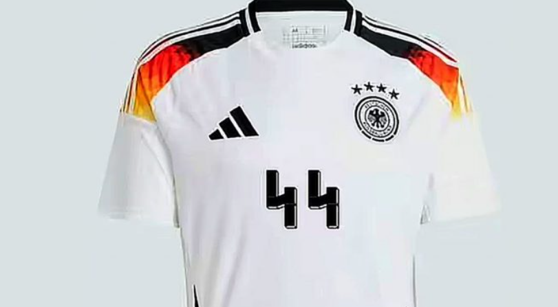  Γερμανία: Σάλος για το ναζιστικό σύμβολο στη φανέλα της Εθνικής ποδοσφαίρου