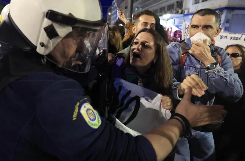  Ένταση σε πορεία φεμινιστικών οργανώσεων -Αναίτια επίθεση ΜΑΤ με χημικά (vid)